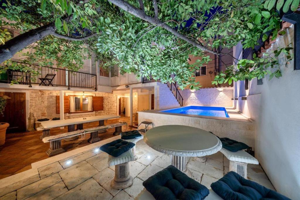 Heritage Residence In Center With Pool- Apartments Vodice Exteriör bild