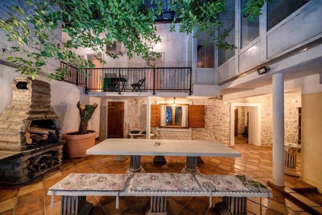 Heritage Residence In Center With Pool- Apartments Vodice Exteriör bild