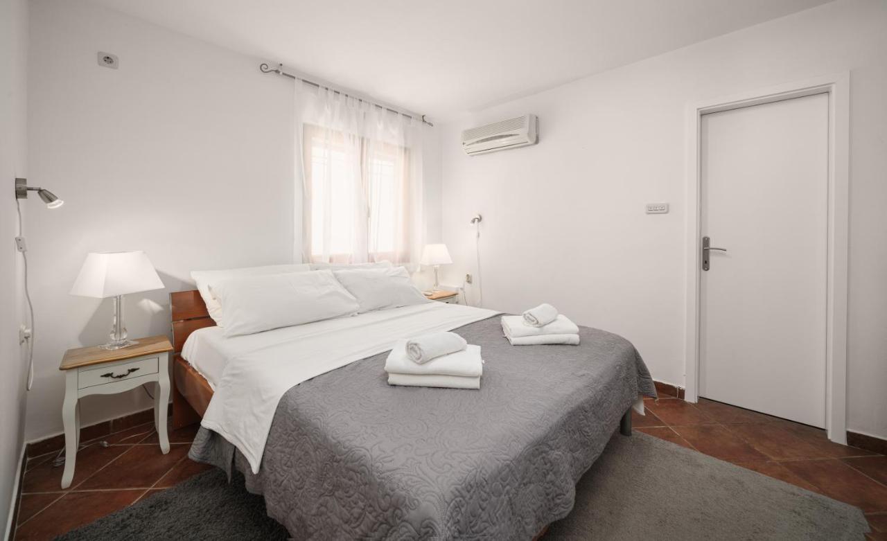 Heritage Residence In Center With Pool- Apartments Vodice Exteriör bild