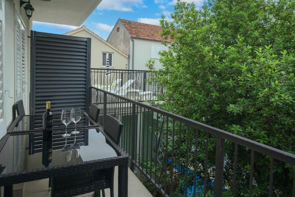 Heritage Residence In Center With Pool- Apartments Vodice Rum bild